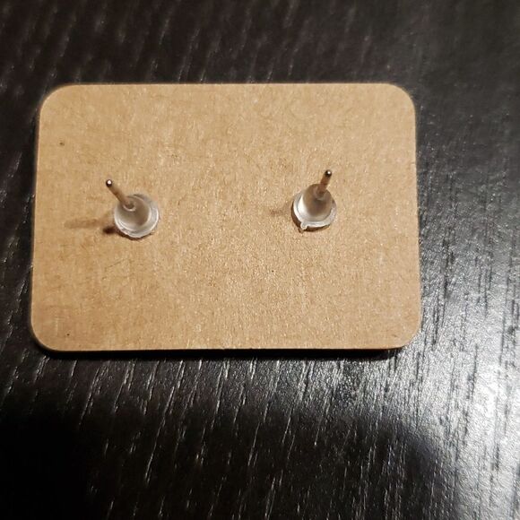 Vintage Napier Enamel and Goldtone Seashell Sea Shell Stud Earrings - Picture 6 of 6